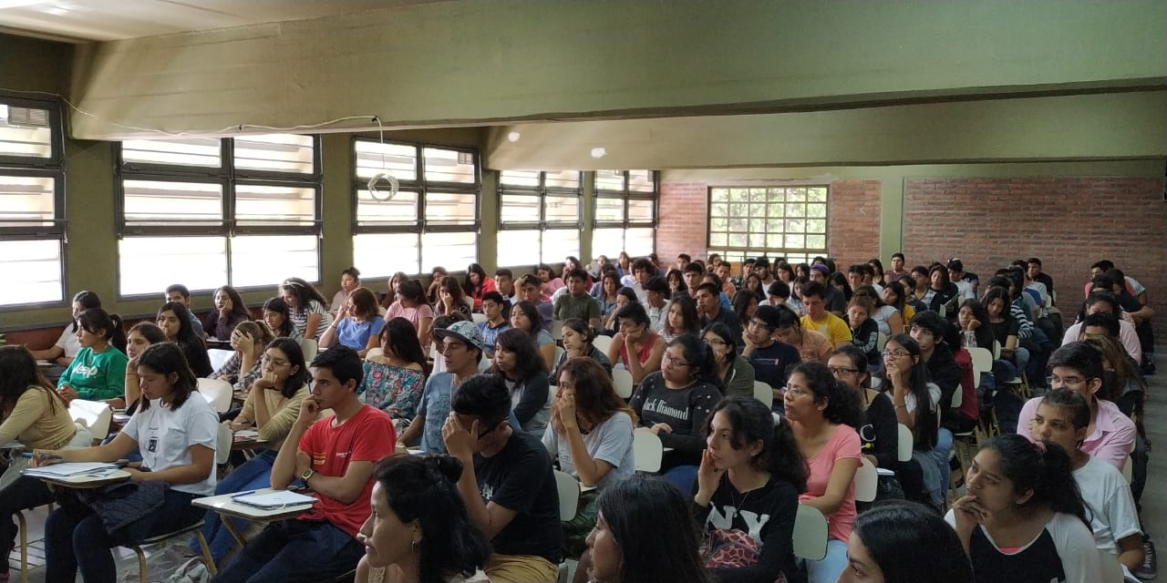 Inicio de clases de primer año en Química General