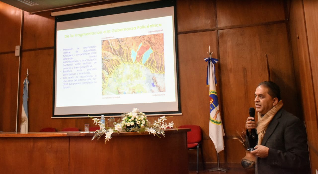 SE DICTó EL CONVERSATORIO "LA GOBERNANZA DEL AGUA" EN LA FCA